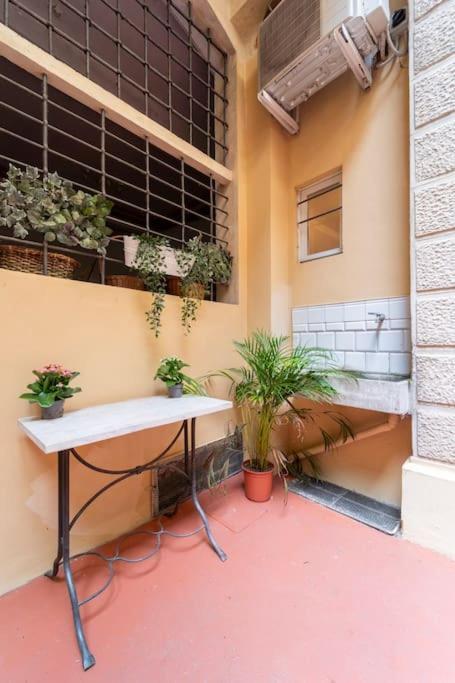 Central And Cozy Loft With Courtyard 볼로냐 외부 사진